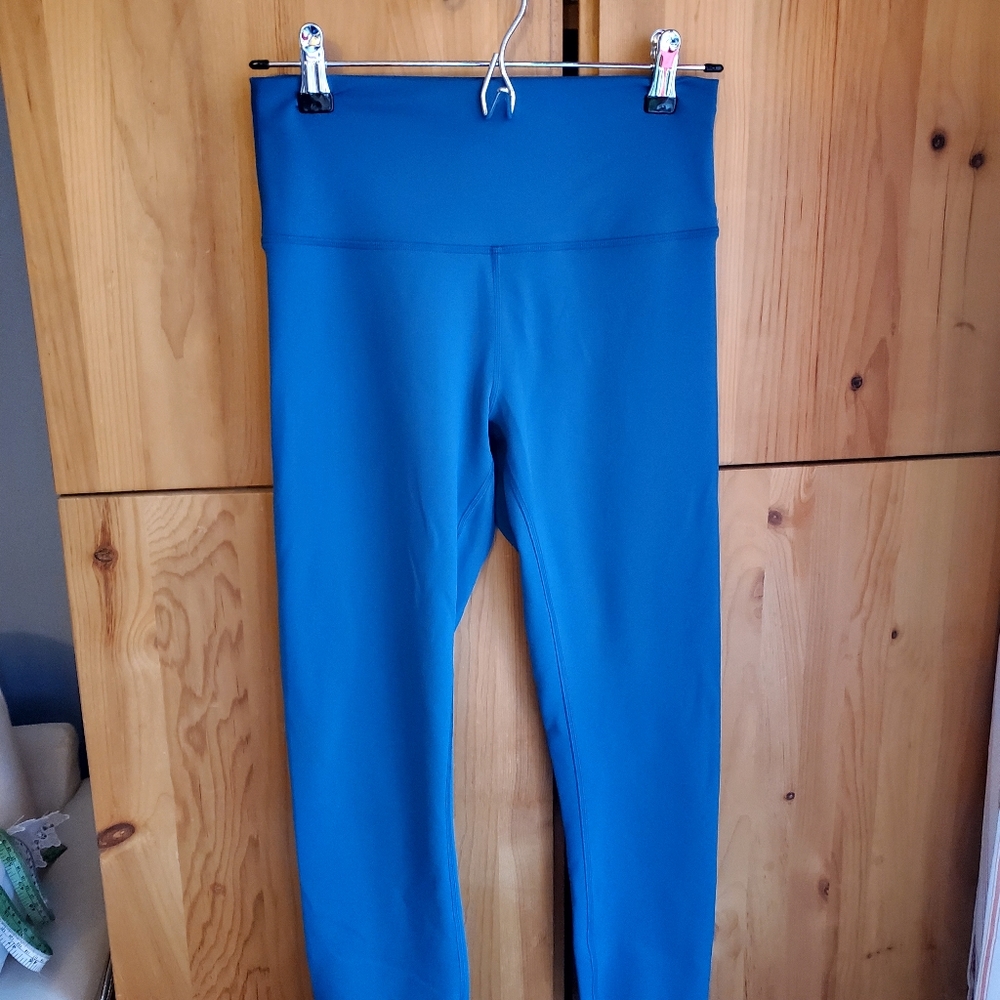 Lululemon Women's Wunder Under Leggings In Capri size 8